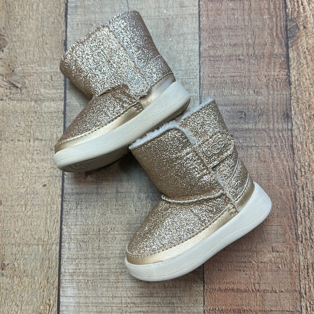 Ugg boots baby girl sparkle boots size 2/3 excellent condition